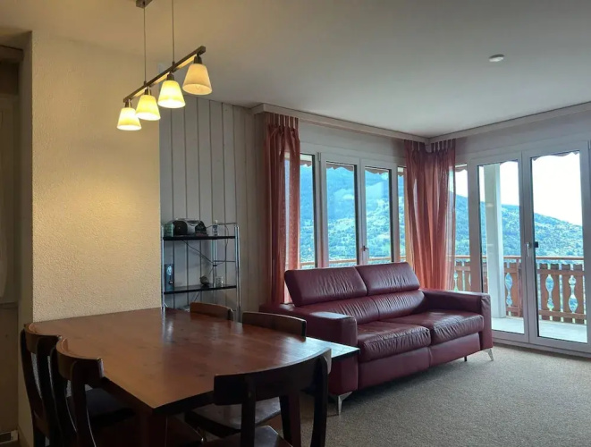 Apartment With Stunning Mountain View