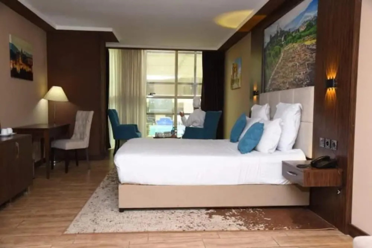 LB Suites Hotel