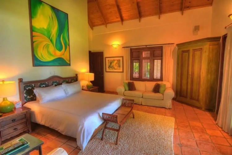 5 Bedrooms Cottage