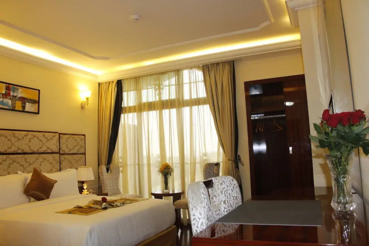 Golden Royal Hotel