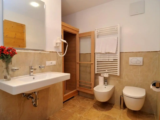 3 Bedrooms Apartment