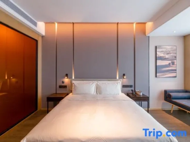 Deluxe Double room with city view