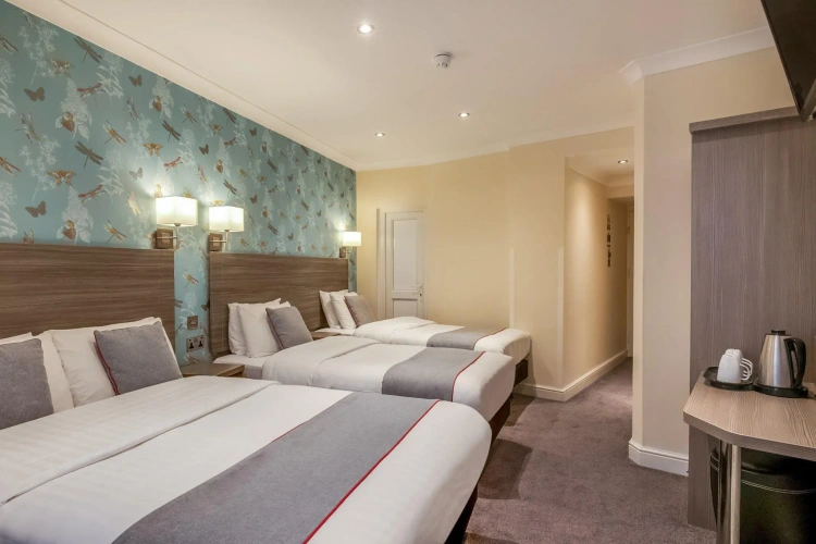 Deluxe Quadruple room