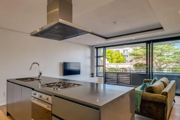 Conveniently Located Apartment in Green Point C on S