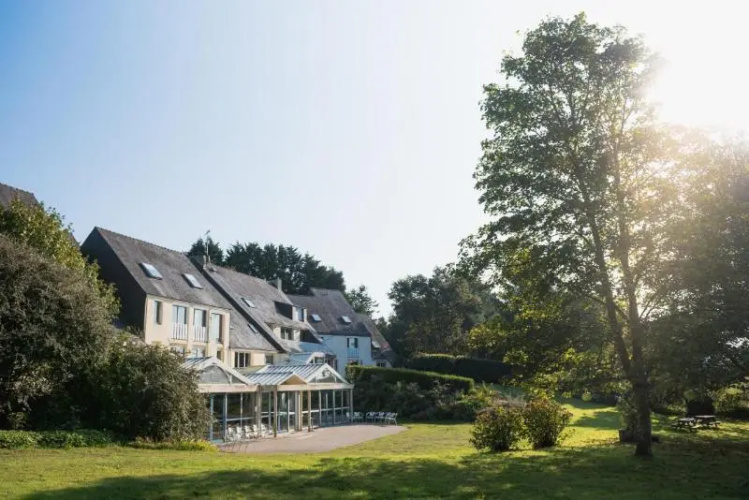 Logis Latitude Ouest Hotel Restaurant & Spa