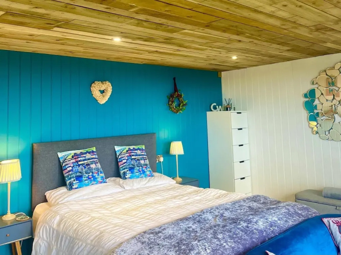 Luxury Pods - Sleeps 2 & Free Parking