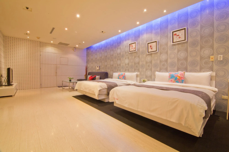 85 Love Hotel