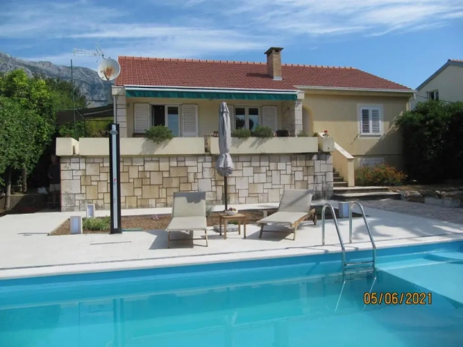 4 Bedrooms Villa