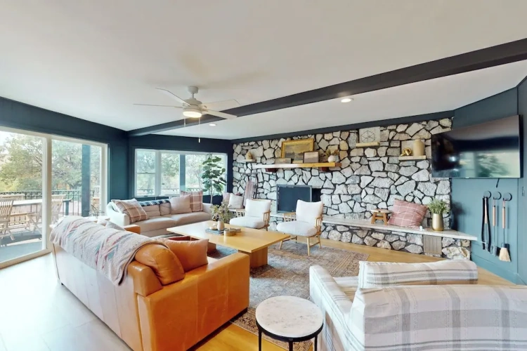 5 Bedrooms Cottage