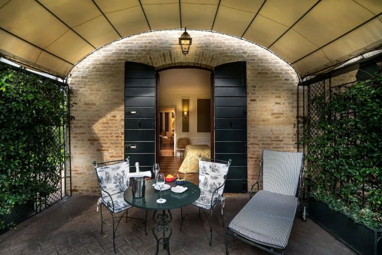 Deluxe Single room