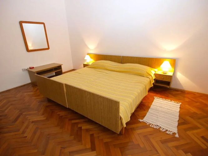 Apartment 977