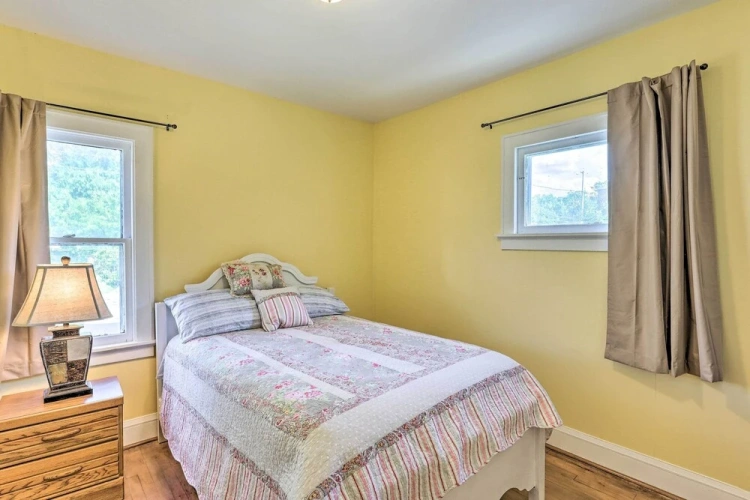 5 Bedrooms Cottage