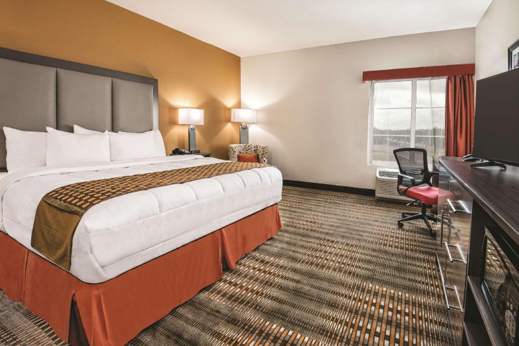 Double Mobility/Hearing Accessible room