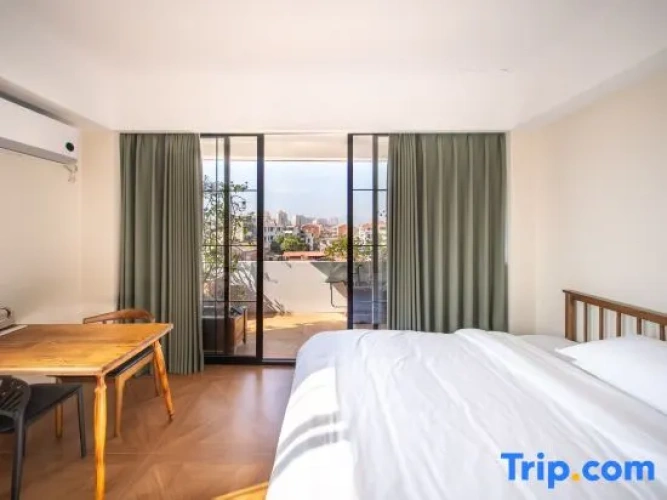 Standard Double room with street view