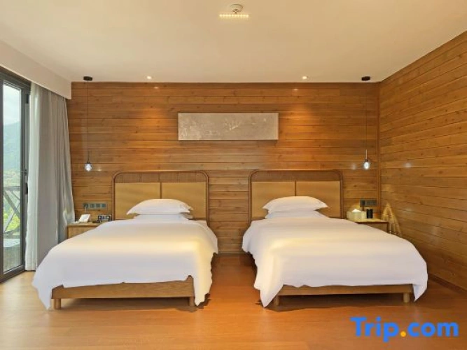 Standard Twin room with courtyard view