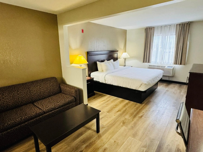 Econo Lodge Inn & Suites Monroe