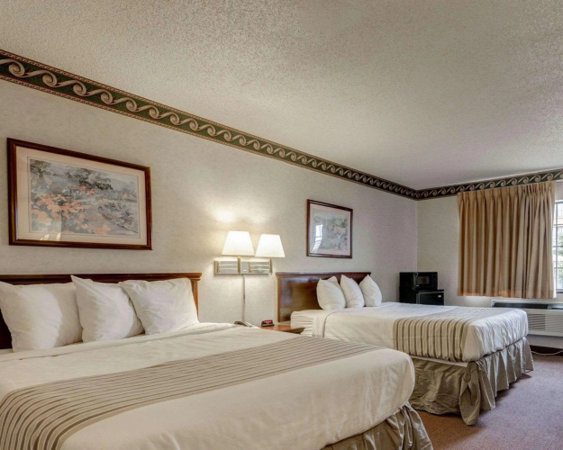 Econo Lodge Inn & Suites El Paso West