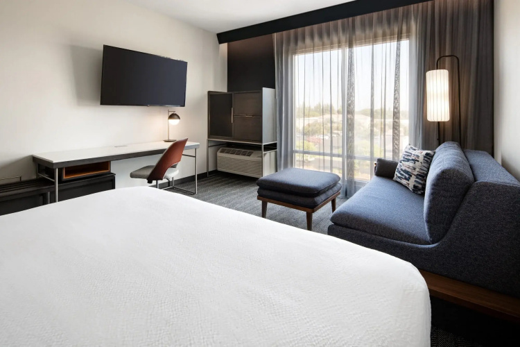Courtyard by Marriott Fresno Clovis