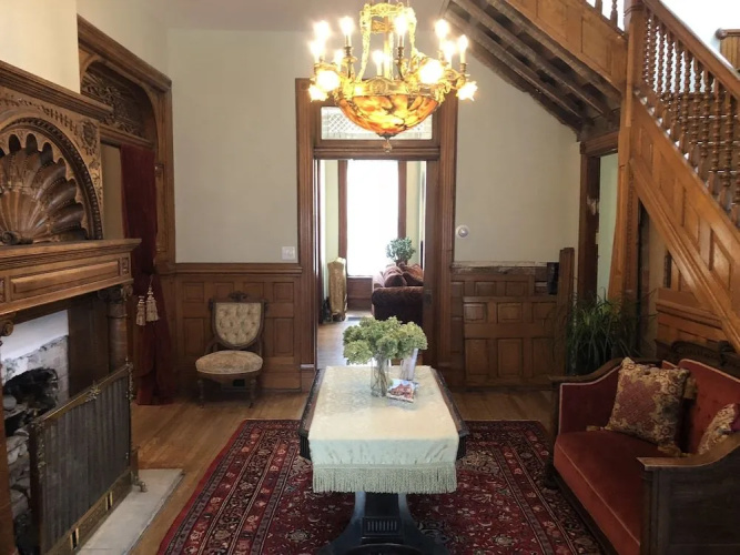 Vineyard Mansion & Carriage House Bed & Breakfast
