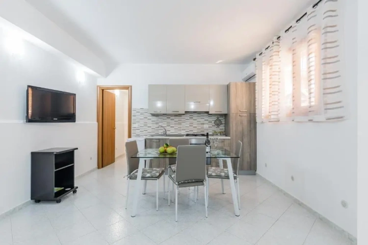 3 Bedrooms Apartment