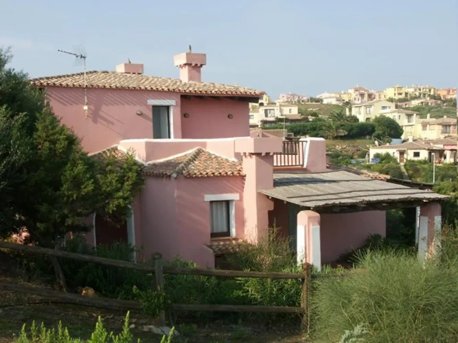 2 Bedrooms Villa
