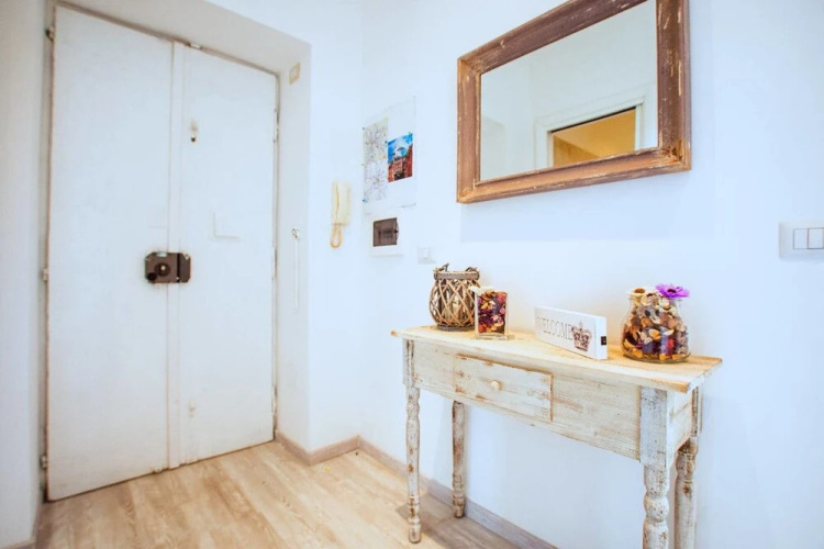 Romantic Flat With Large Terrace Close to S. Peter