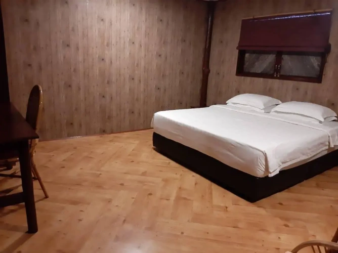 Deluxe Double room with partial view
