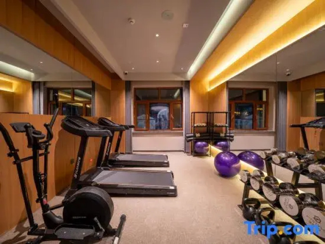 Royal Maple Hotel (Chengjisihan Square Branch) - Hulun Buir
