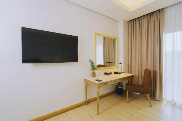 MCollection - Scenic Tagaytay Getaway with Taal Views