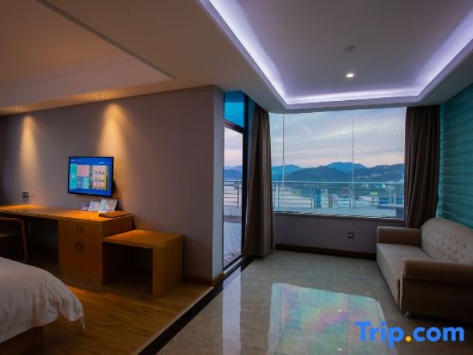 Deluxe Double Family room with lake view