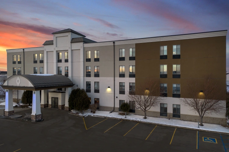 Holiday Inn Express Fargo West Acres