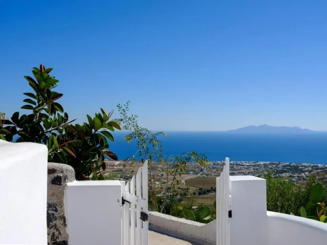 2 Bedrooms Villa
