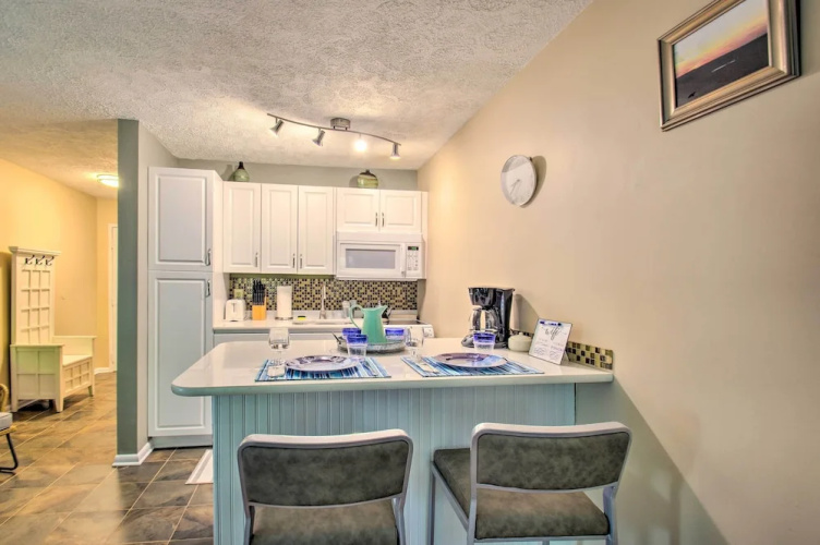 Wintergreen Resort Studio w/ Deck & Ski-out Access