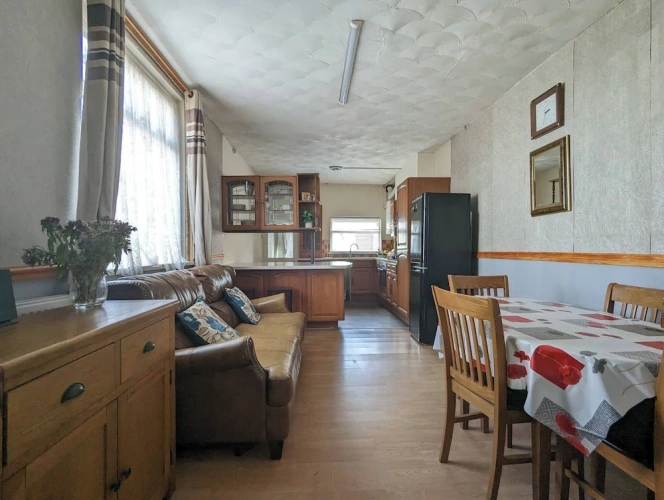 6 Bedrooms Cottage