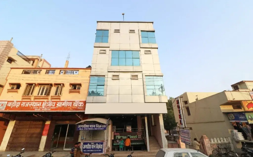 Shah Palace By OYO Rooms