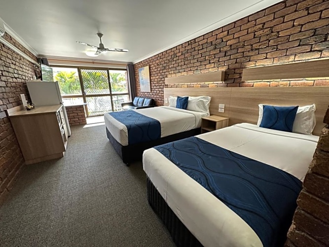 Standard Triple room with balcony