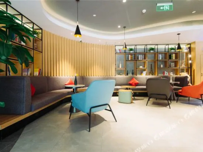 Ibis Xiangyang Normal College Hotel