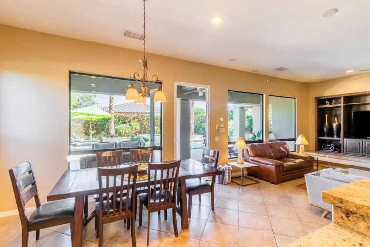 Aurora by AvantStay Stylish Spacious Oasis w Pool Spa BBQ