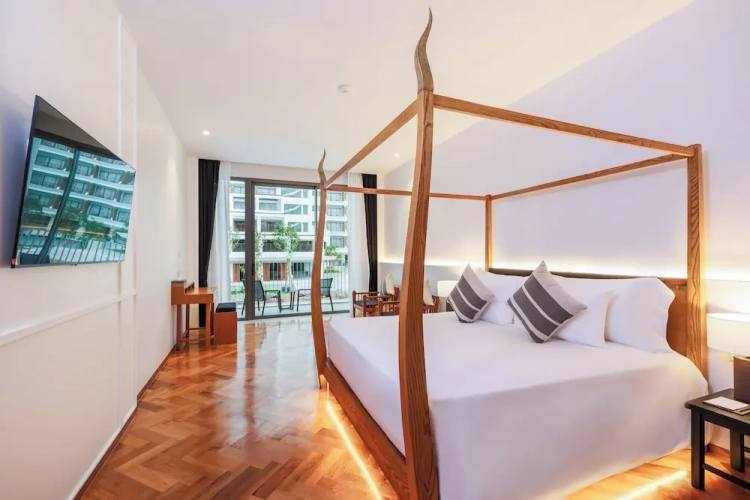 Deluxe Double room with balcony and with pool view