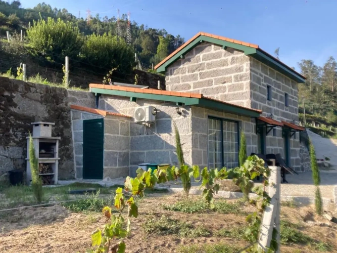 2 Bedrooms Cottage