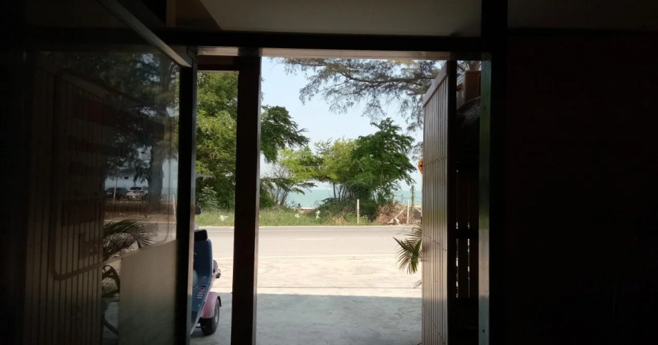 Front Beach Hotel