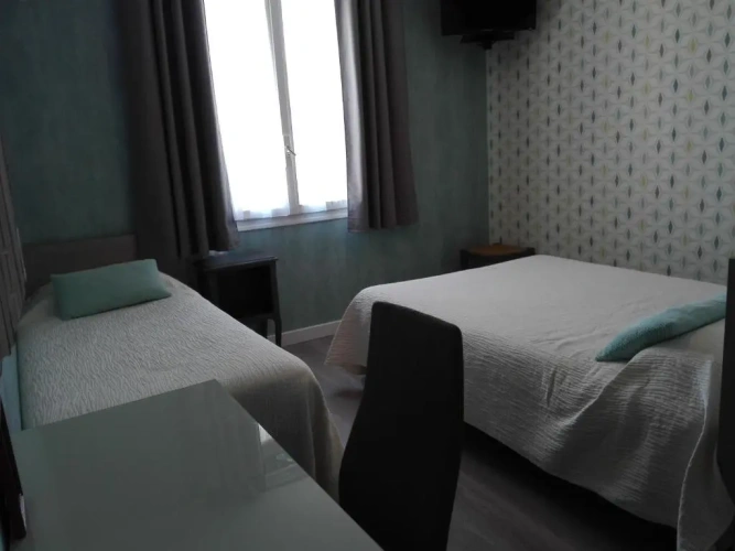 Standard Triple room