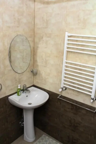 Bee Lucky Hostel and Tours