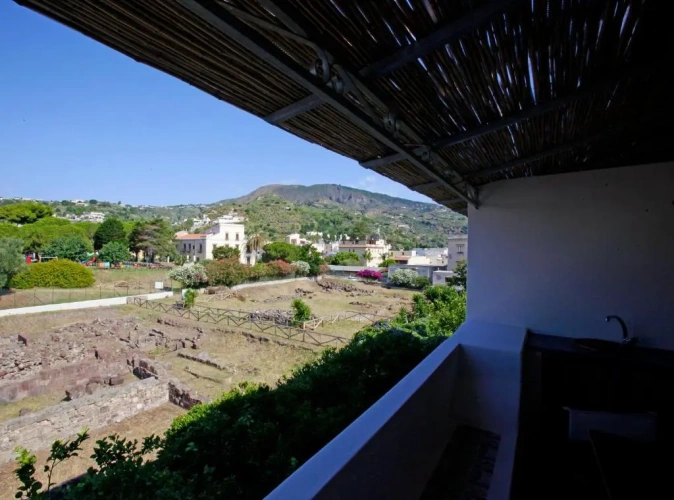 Standard Triple room with garden view