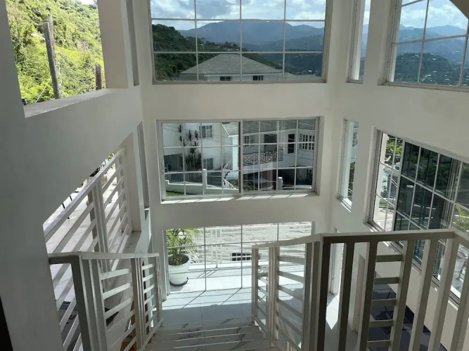 360 Rokview Suites