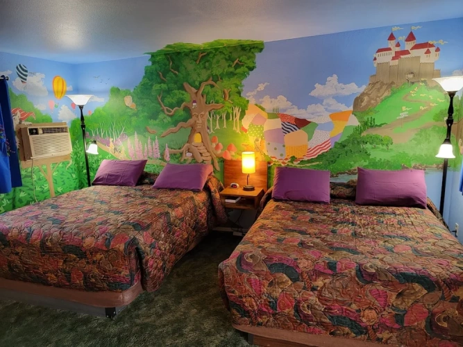 Deluxe Quadruple room with city view