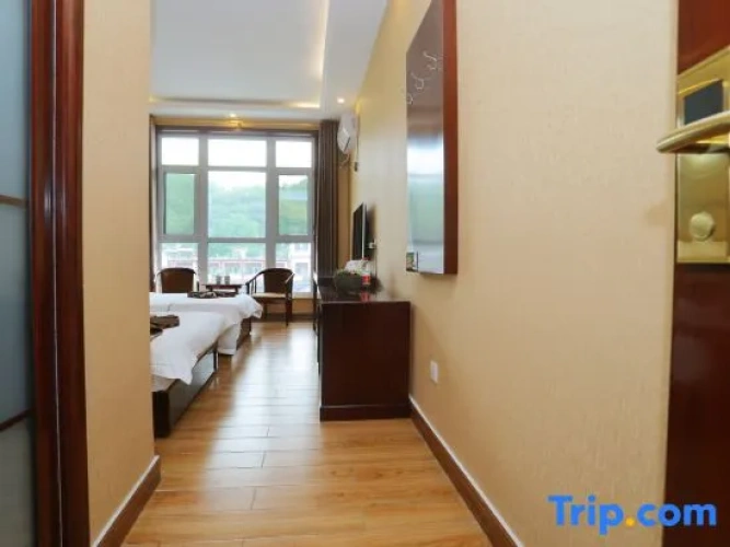 Standard Twin room with mountain view