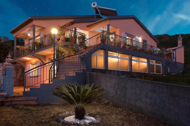 3 Bedrooms Cottage