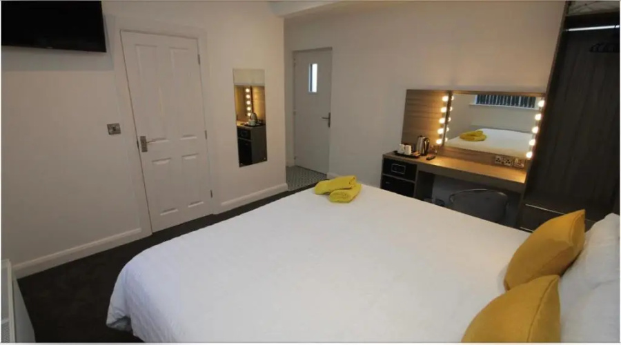 Guest Rooms @ 128