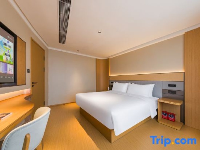 Double Suite with street view